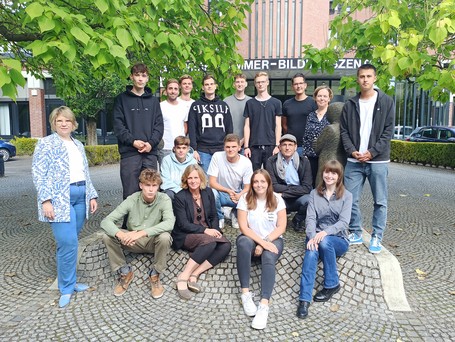 Gruppenbild zum Semesterstart des Studiengangs „Bauen im Bestand“ am HBZ