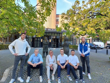 Gruppenbild zum Semesterstart des Studiengangs „Handwerksmanagement“ am HBZ