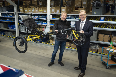 Im Zeichen aktueller Herausforderungen stand der Betriebsbesuch von Hans Hund, Präsident der Handwerkskammer Münster (HWK), Hase Bikes in Waltrop.